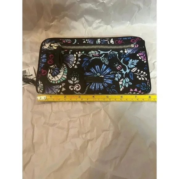 NWT Vera‎ Bradley Retired Pattern Bramble Iconic Pouch Wristlet - Picture 10 of 13
